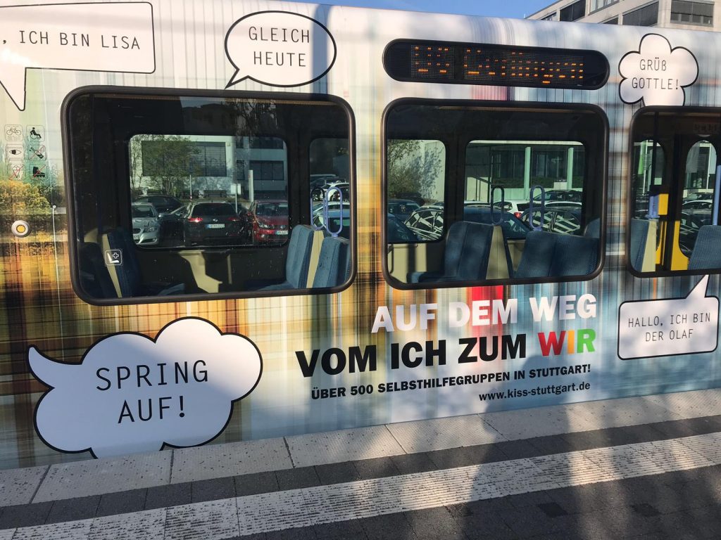 Bild: U-Bahn mit KISS-Werbung nah