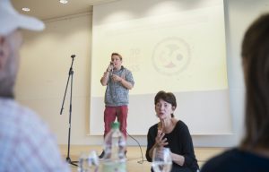 Bild: Band So Sick mit Gebärdendolmetscherin