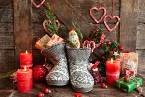 Bild: Stiefel mit Suessigkeiten und Geschenken