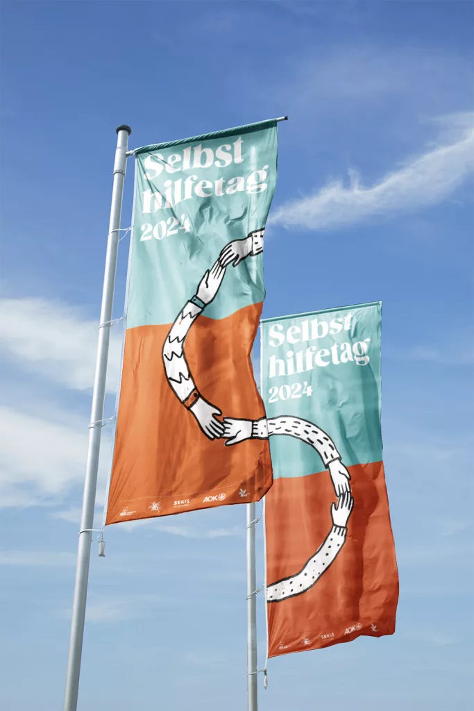 Bild: zwei Flaggen mit dem Logo des Selbsthilfetages