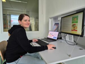 Bild: Ana Stefanovic am PC