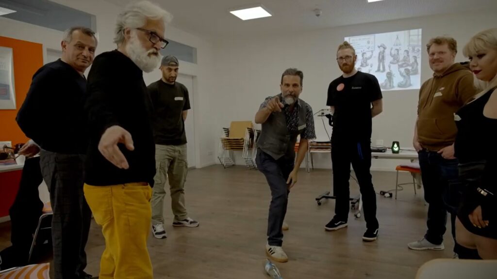 Teilnehmende an einem Workshop des Projekts "Unsere Stimmen, unsere Geschichten"